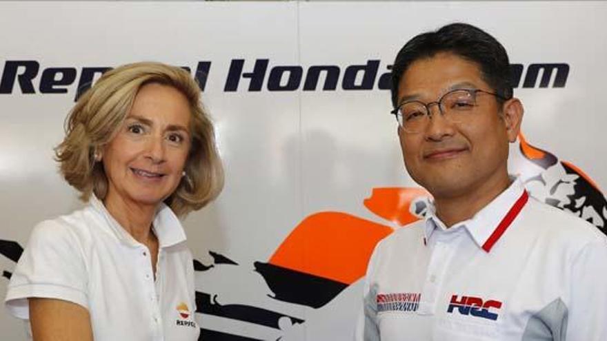 Begoña Elices (Repsol) y Yoshishige Nomura (HRC)