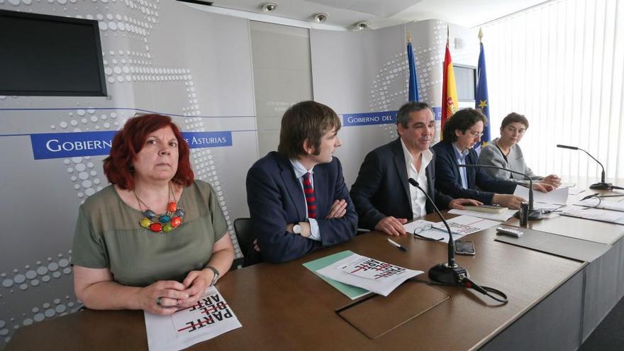 María José Baragaño, Alfonso Palacio, Vicente Domínguez, Carlos Cuadros y Lydia Santamaría.