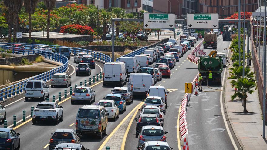 Caos circulatorio en Santa Cruz de Tenerife por el cierre de carriles de acceso a la ciudad