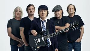 La banda AC/DC, el único grupo que se cuela en el ’top 20’ español de discos más vendidos.