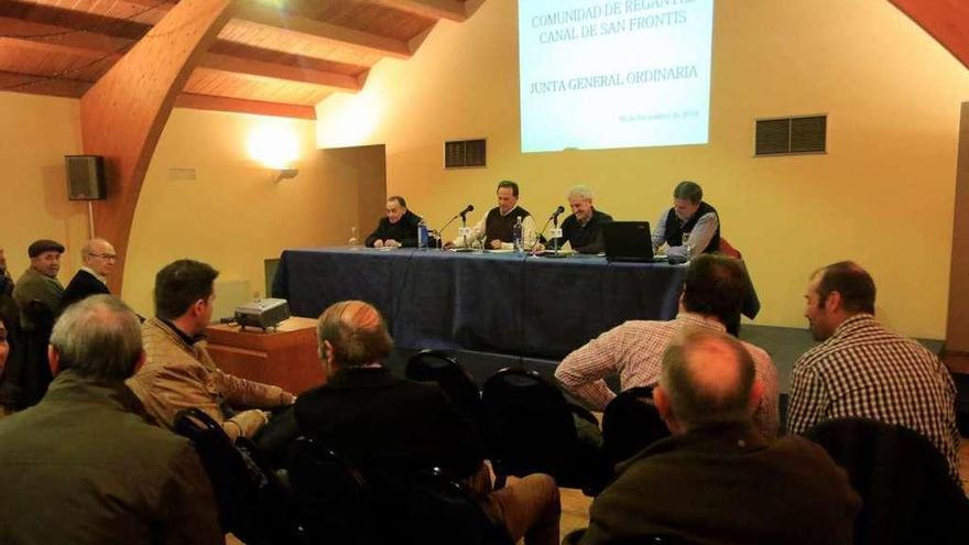 Asamblea de la Comunidad de Regantes del Canal de San Frontis.