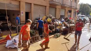 Bomberos mallorquines en Valencia: «La gente lo ha perdido todo, agradecen cualquier ayuda»