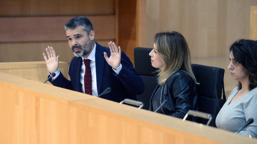 El portavoz socialista en la Diputación de Málaga, José Bernal, ayer, en un momento del pleno.