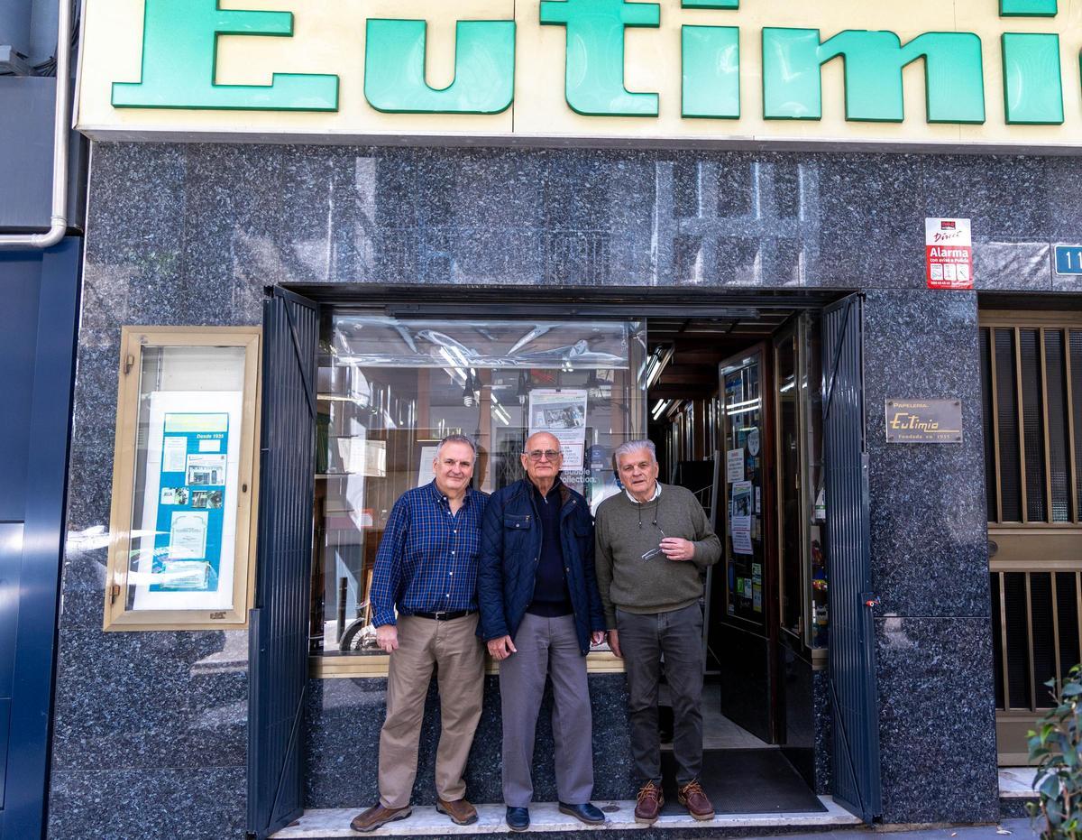 Cierra la Papelería Eutimio de Alicante tras 90 años