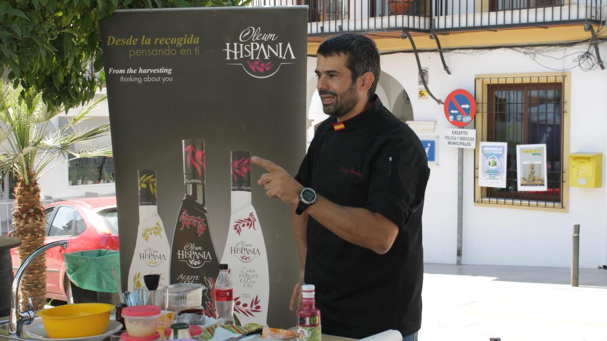 El cocinero Enrique Sánchez, durante la exhibición gastronómica.