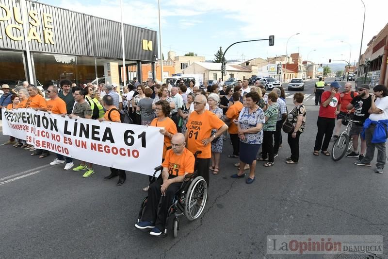 Protesta por la recuperación de la Línea 61