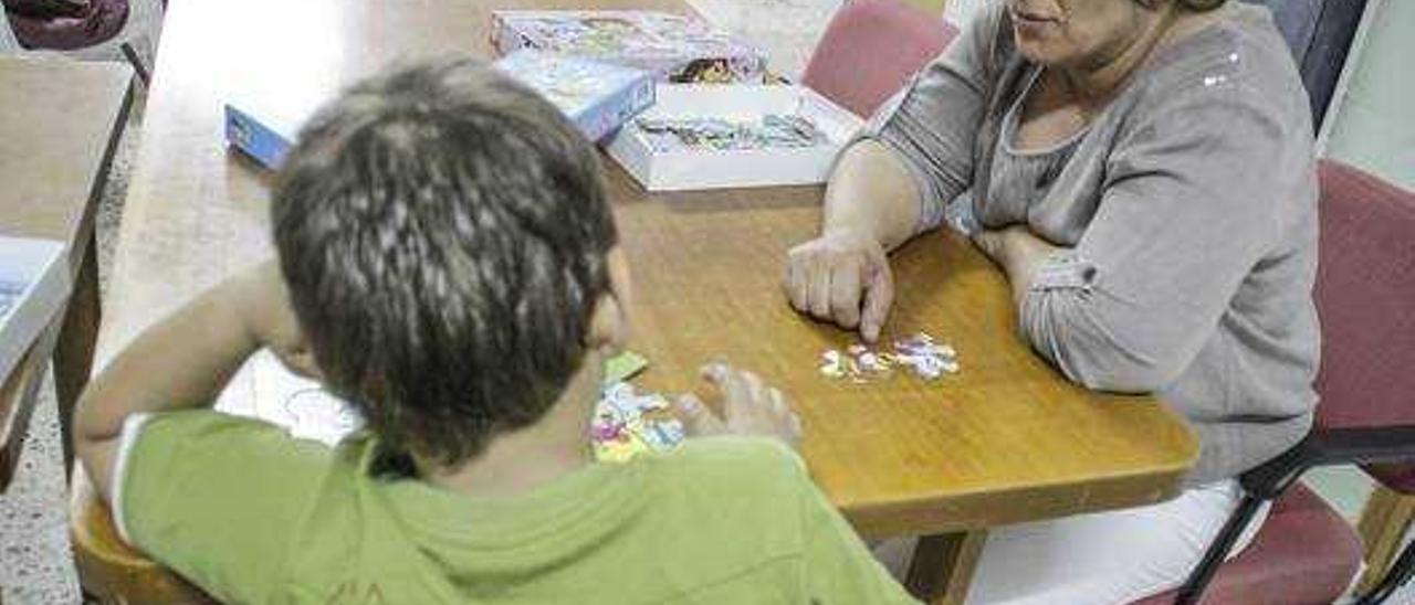 La madre de un menor con un caso complejo de diabetes pide a Sanidad asistencia en clase