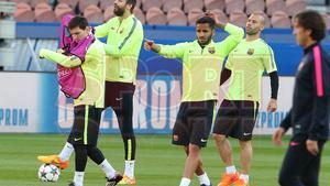 El FC Barcelona entrena en París el partido de Champions