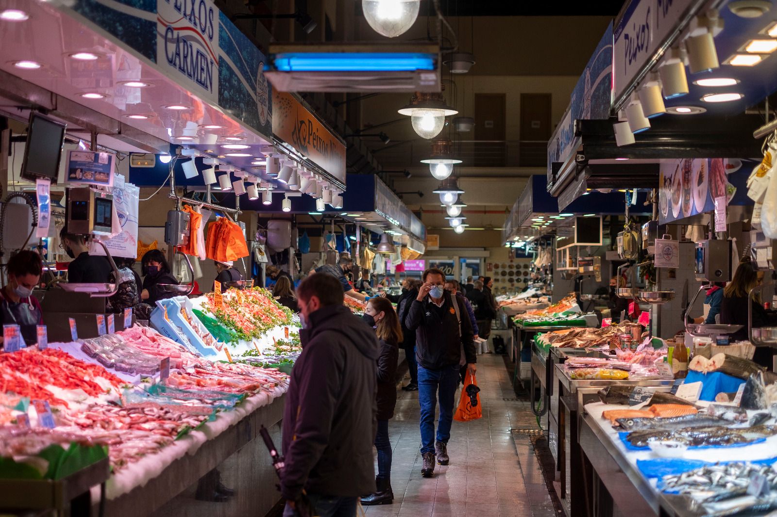 Sábado de compras en el Mercat de l'Olivar de Palma