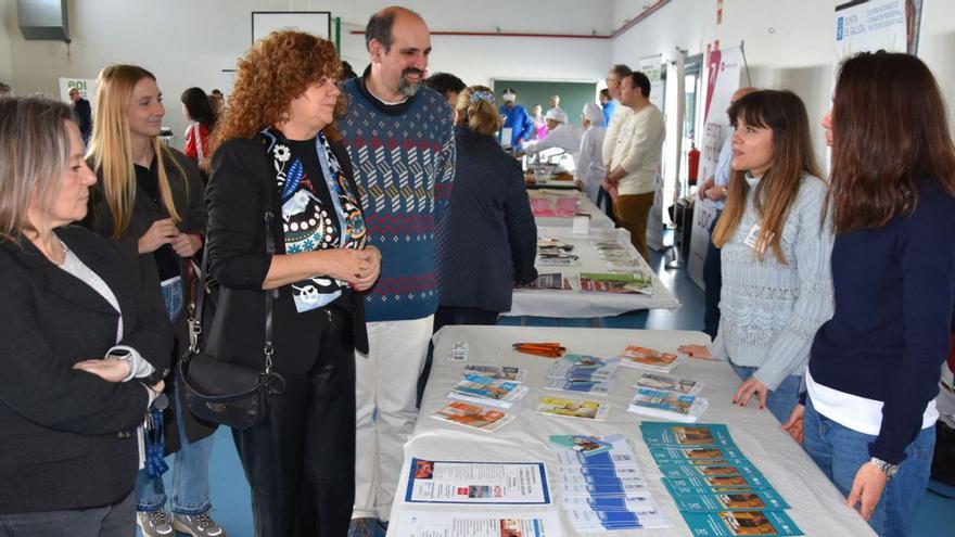 Carme Porto, segunda desde la izquierda, con Eugenia Pérez, tercera y José Luis Capón