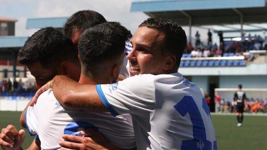 Javi Fernández «El Buitre», celebrando uno de los goles del domingo.