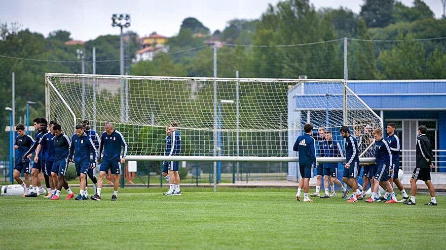 El entrenamiento del Oviedo, ayer en El Requexón.