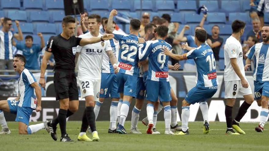 El Espanyol sorprende al Valencia de Marcelino