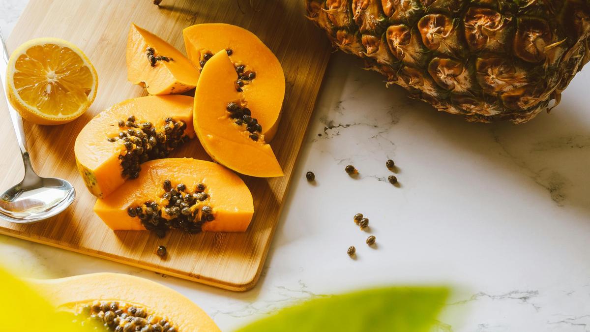 Sí, comer papaya en ayunas ayuda a mejorar las manchas de la piel