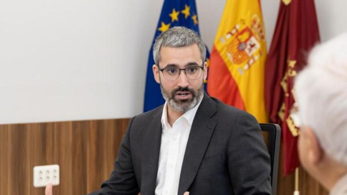El delegado del Gobierno, Francisco Lucas, durante una reunión.