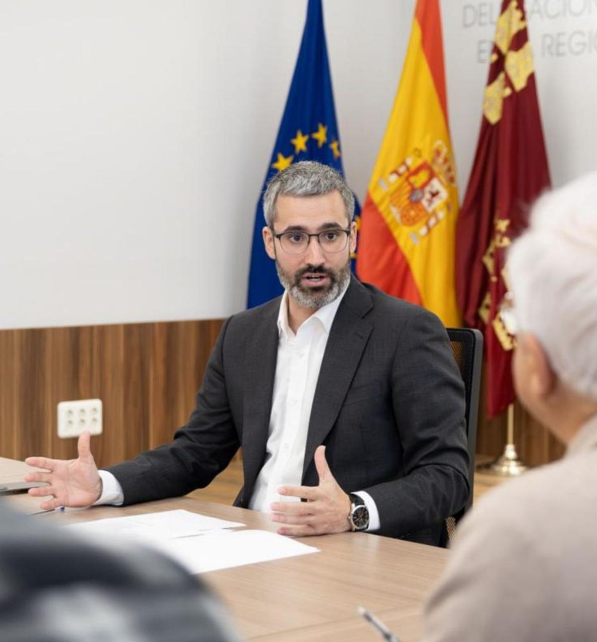 El delegado del Gobierno, Francisco Lucas, durante una reunión.