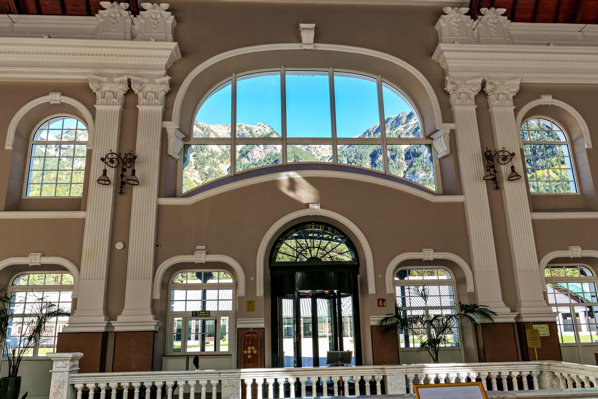 Vestíbulo de la antigua estación de Canfranc en Huesca