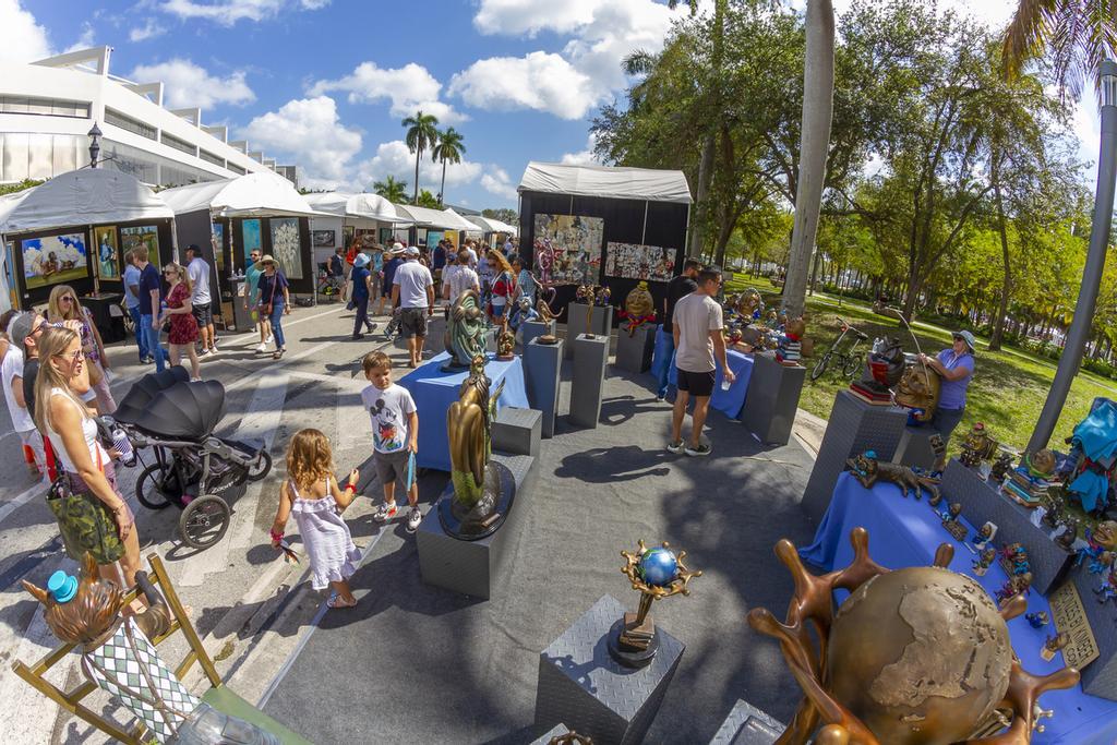 El Coconut Grove Arts Festival cuenta con artistas llegados de todo el mundo dispuestos a mostrar sus trabajos.