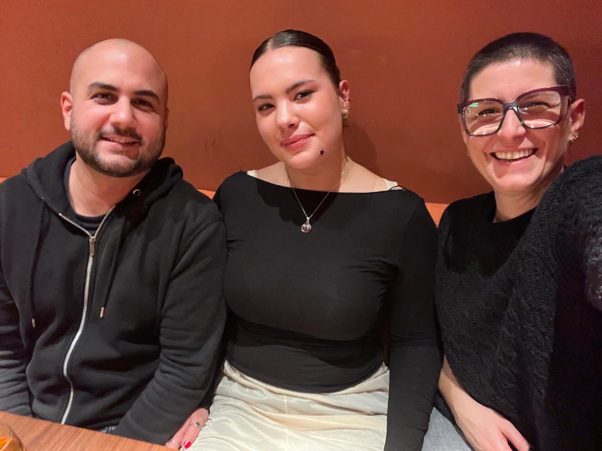 Roger Miras, Xènia Hernández y Laura Boj, autores del libro 'Cardem en català' y del videopodcast 'Cardemcat'