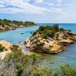 El entorno natural de la Costa Daurada, en Tarragona, es ideal para los deportes de agua o el senderismo