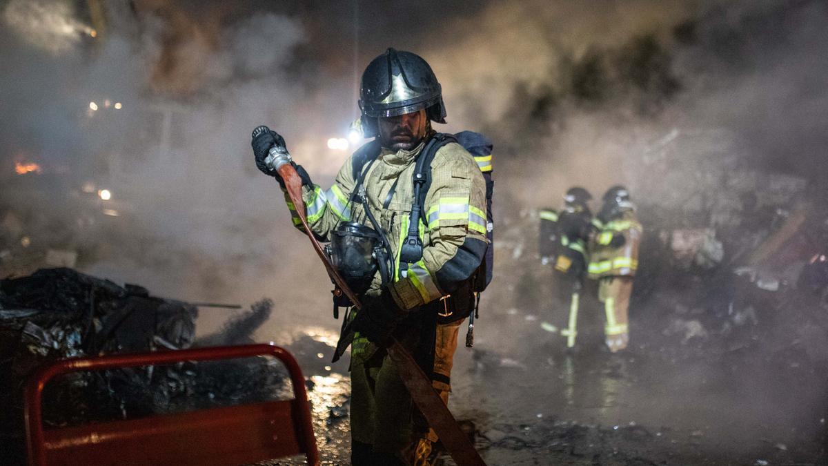 Declarado un fuego en el desguace de Ca Na Negreta