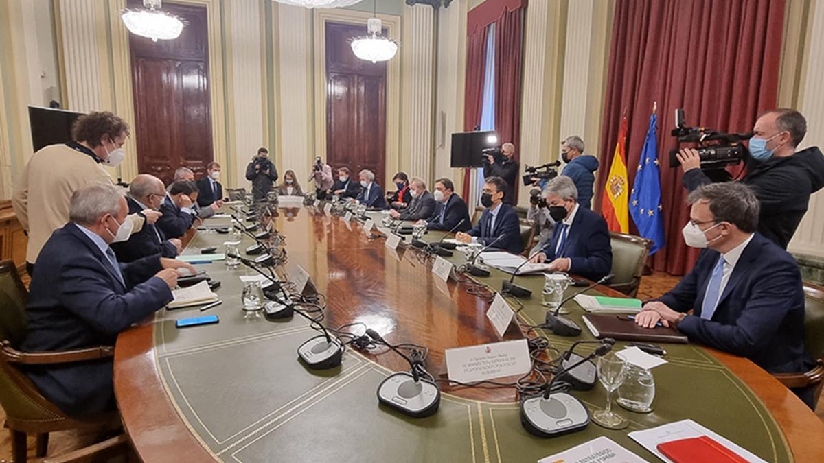 Reunión de los representantes agrarios españoles con el comisario europeo de Agricultura y Desarrollo