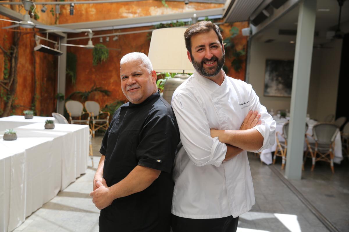 Narciso Soto y David Rodríguez, en la terraza de Windsor.