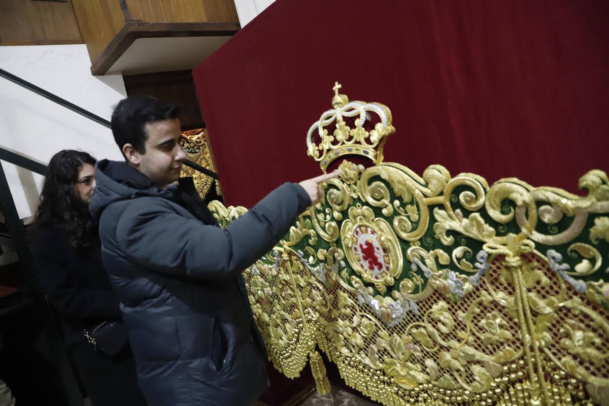 La bambalina trasera del palio de la Virgen de la Esperanza.