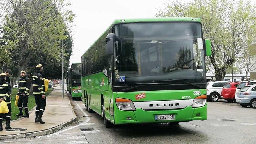 Alsa cede buses a la UME para el traslado de enfermos