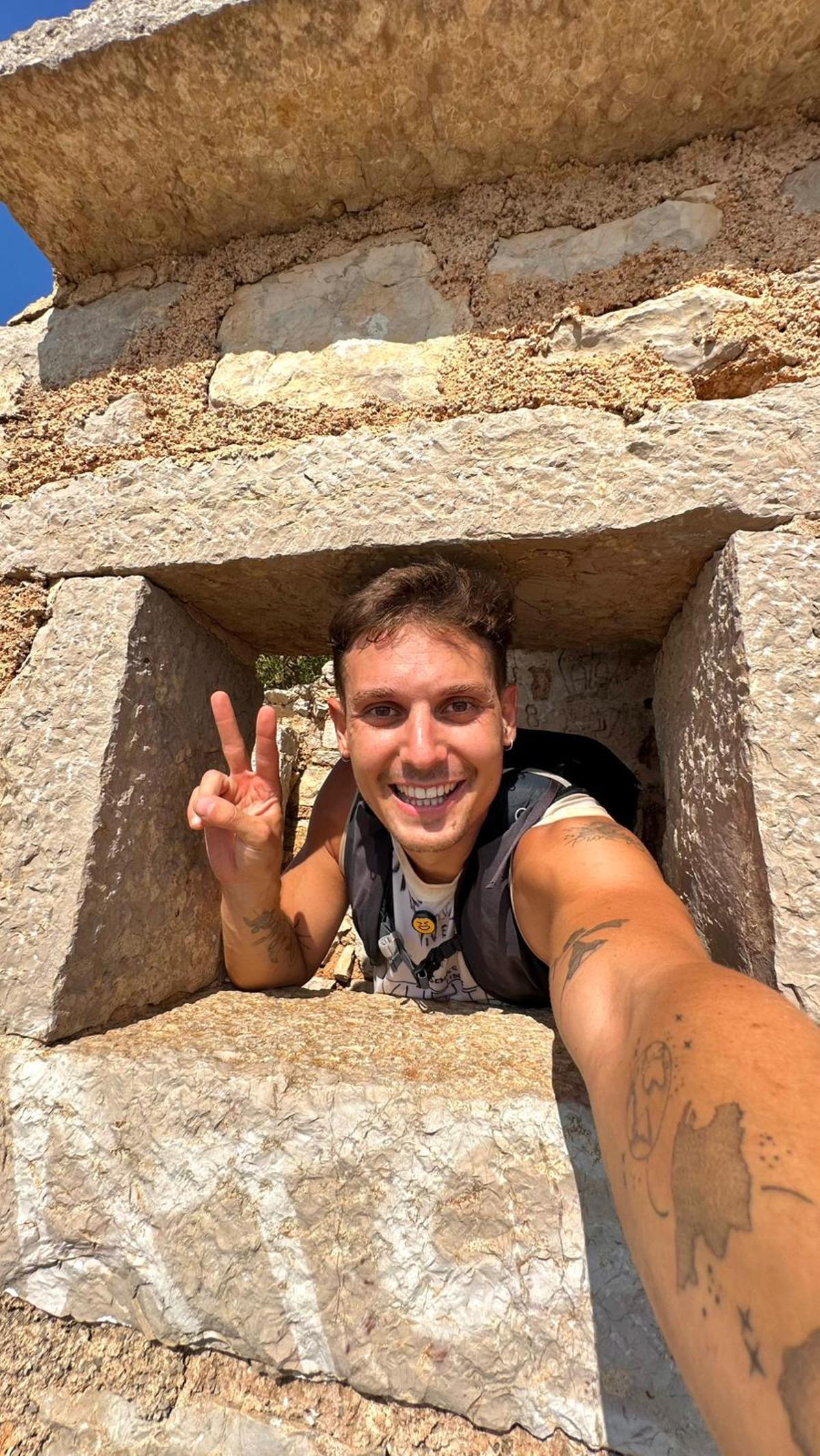 FOTOS | Franco Listorti completa la meitat del repte de fer la volta a Mallorca caminant: «Cada dia costa més aixecar-se»