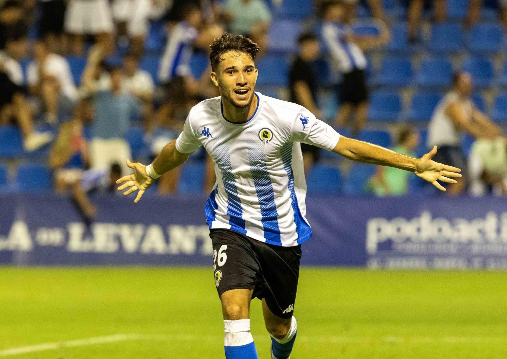 El Hércules se impone 2-0 al Elche en un derbi de nivel en el Rico Pérez