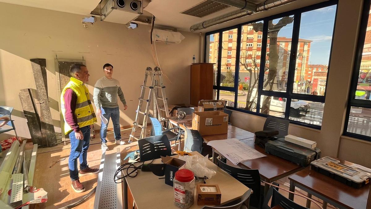 Un momento de la visita a las obras.