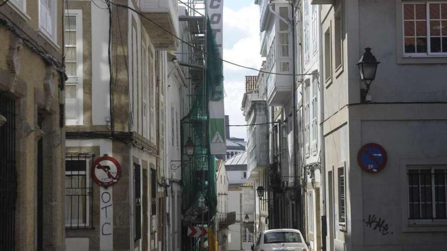 Obras de rehabilitación en un bloque de viviendas en el casco viejo de la ciudad de A Coruña.