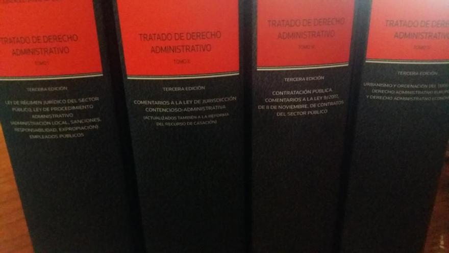 Un catedrático publica un Tratado de Derecho Administrativo con las últimas reformas legales