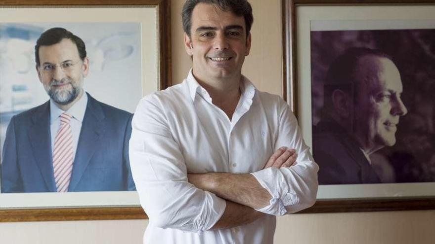 Diego Calvo, líder del PP en la provincia de A Coruña, en su despacho.