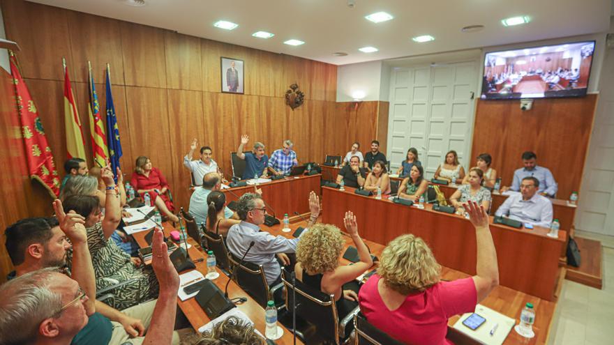 Un error del área de secretaría deja sin sueldo a las concejalas de Cs en Orihuela este mes