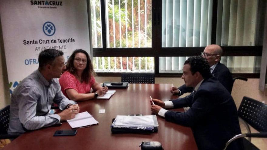 Un momento de la reunión celebrada entre el Ayuntamiento capitalino y el Colegio de Ingenieros de Telecomunicación.