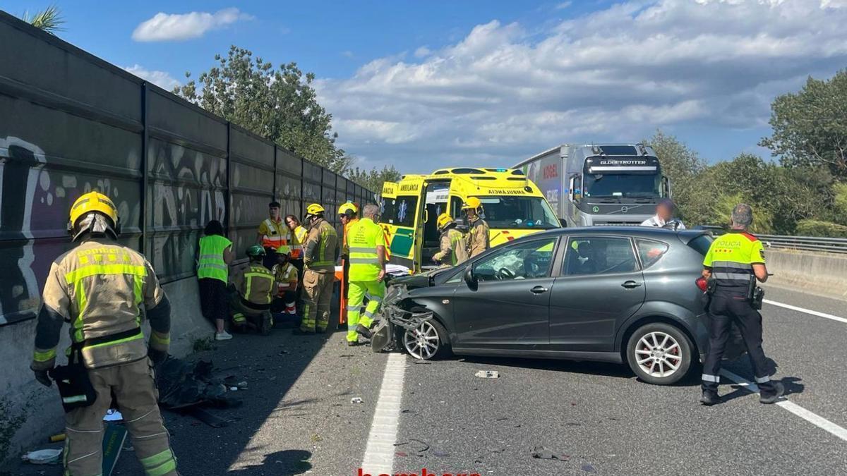 Els serveis d'emergències durant l'accident a l'A-2