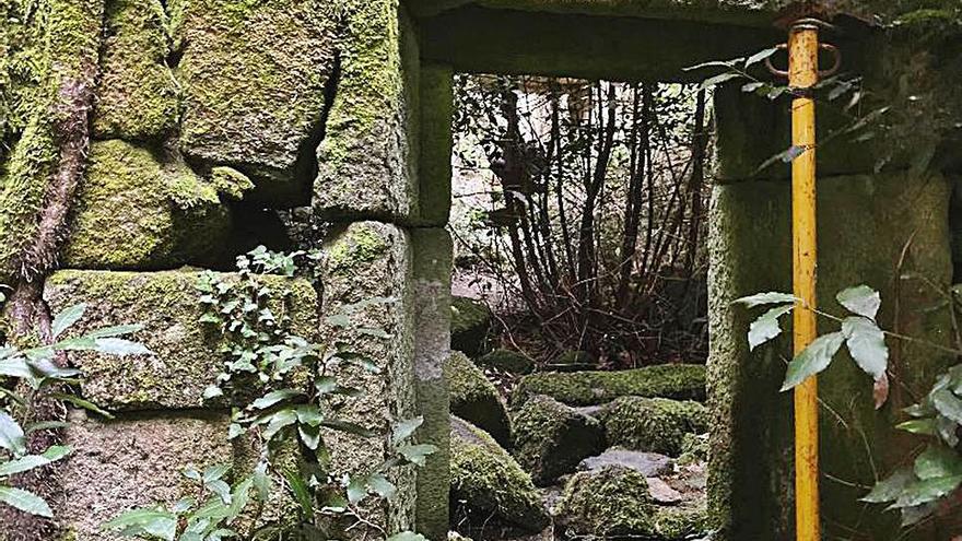 Un andamio en un habitáculo en el interior del  monasterio. |   // FDV 