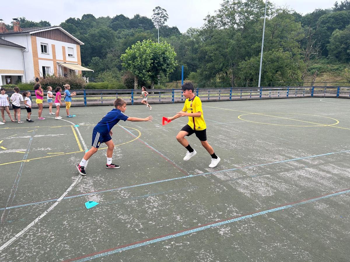 EN IMÁGENES: Niños participando en juegos en Lieres en las colonias urbanas de Siero