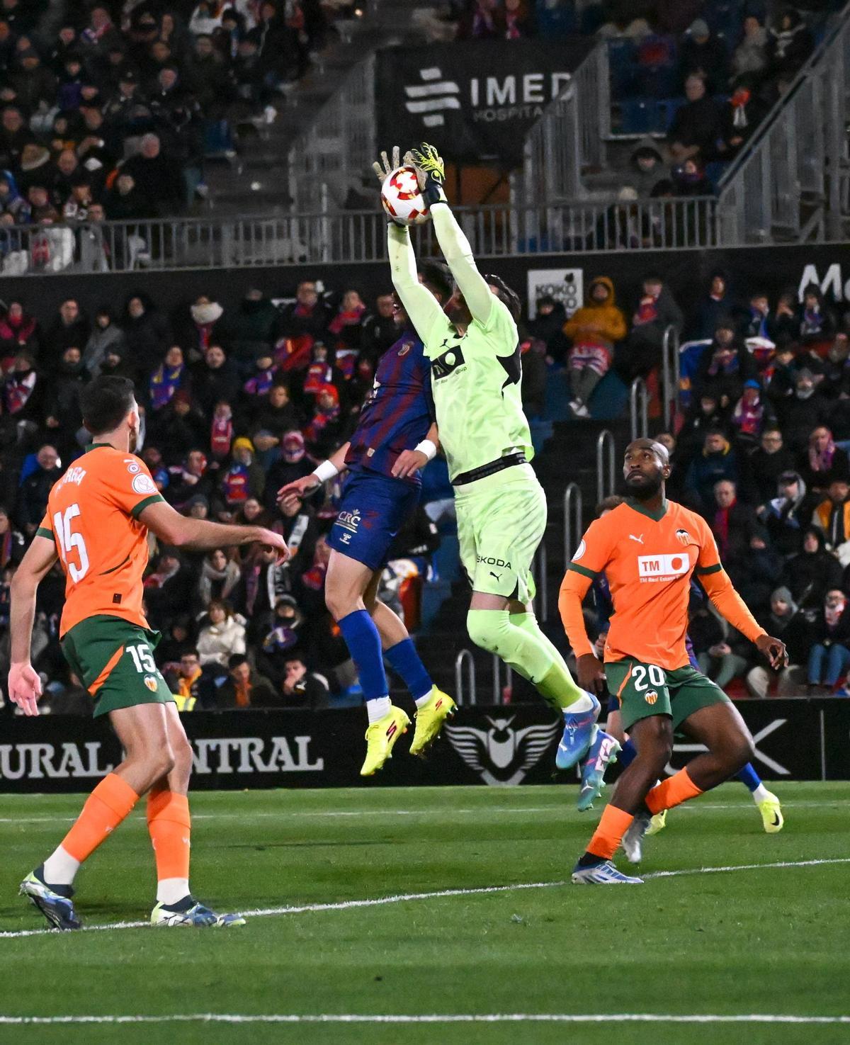 El Eldense cae eliminado de la Copa del Rey frente al Valencia (0-2)