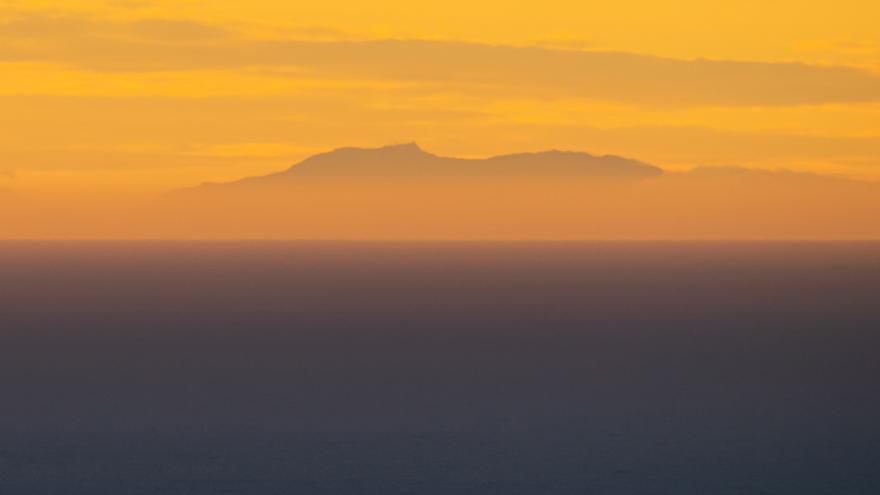 Ein Himmel wie gemalt: Mallorca ist im Sonnenaufgang vom spanischen Festland aus zu sehen.