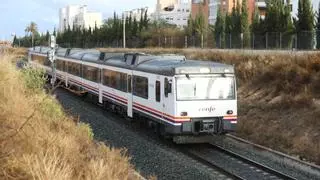 Unión en Elche para exigir un tren de Cercanías moderno y urgente