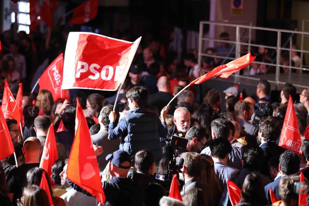 Las imágenes de la alegría del PSOE.