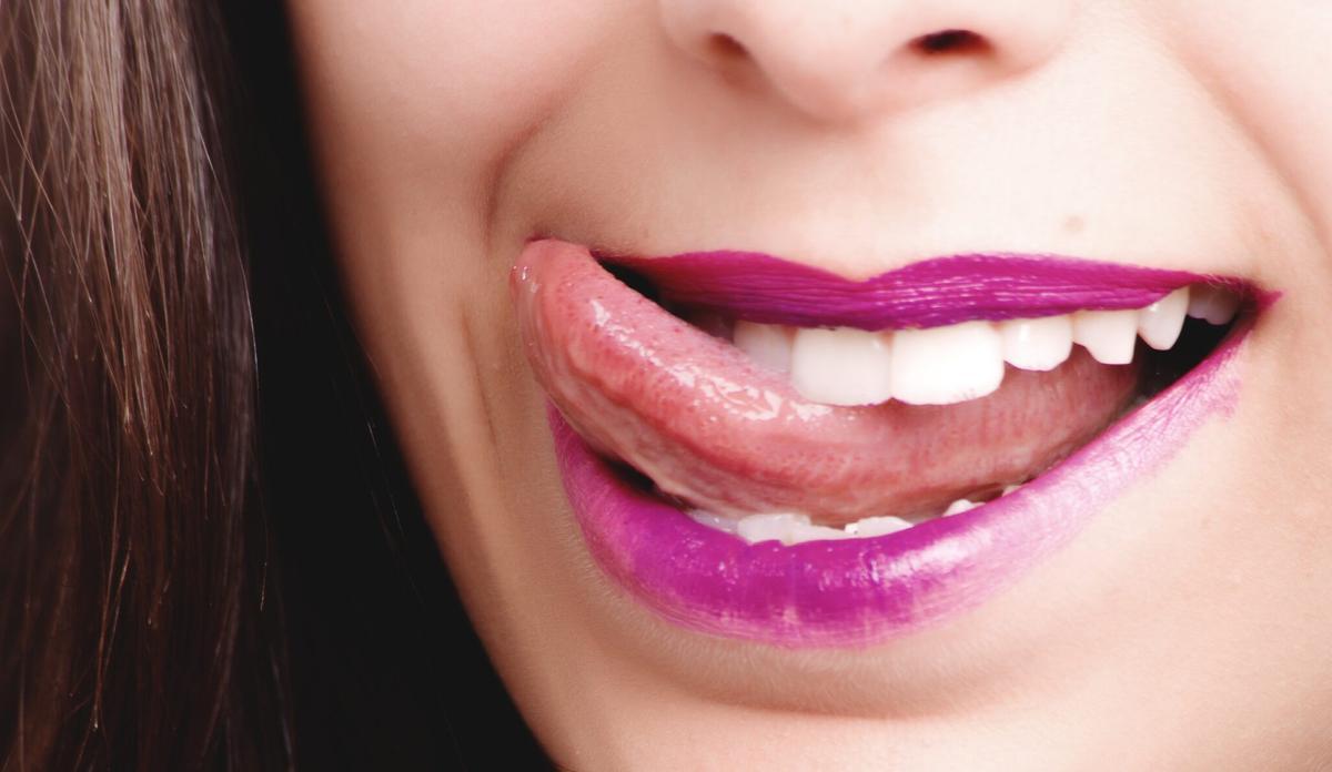 Explorarse los bordes de la lengua es importante