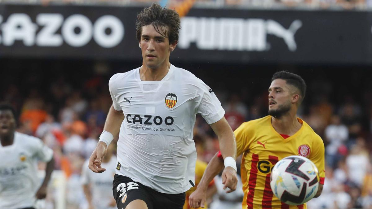 Jesús Vázquez, corriendo la banda frente al Girona