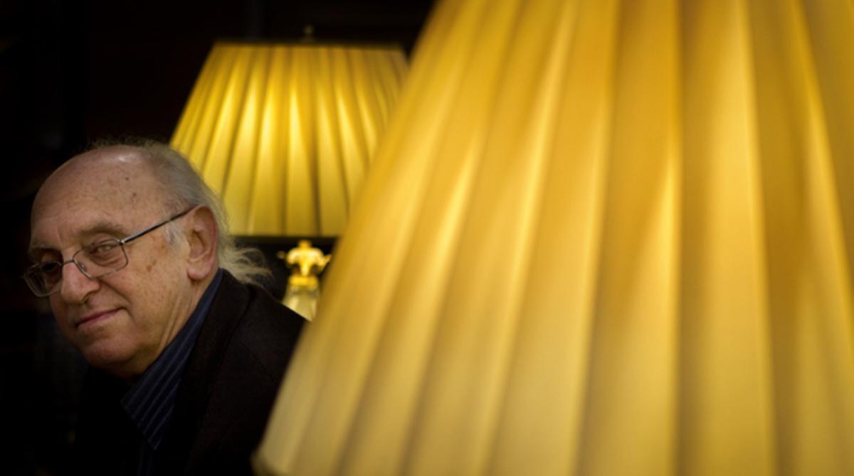 El novel·lista grec Petros Màrkaris conversa amb EL PERIÓDICO sobre la seva última novel·la.