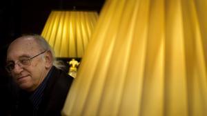 El novel·lista grec Petros Màrkaris conversa amb EL PERIÓDICO sobre la seva última novel·la.