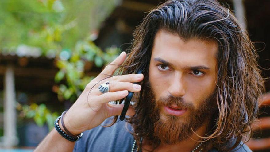 El gesto que ha enamorado (aún más) a las fans españolas de Can Yaman, el protagonista de Erkenci Kus