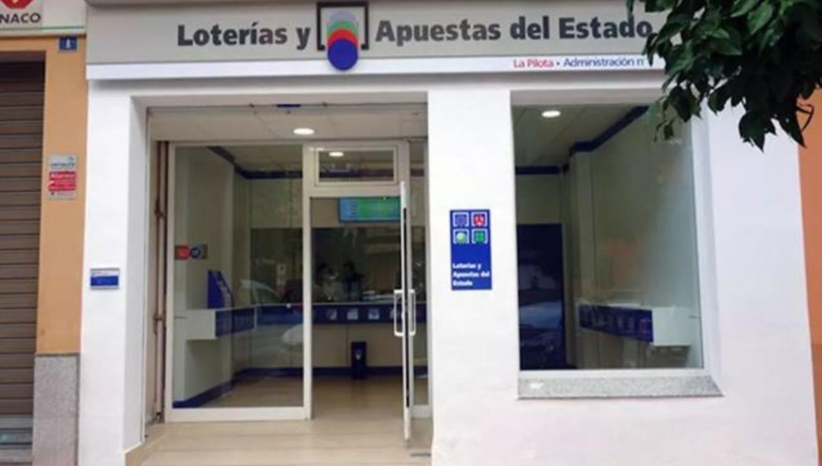 Fachada de la administración número 4 de Carcaixent.